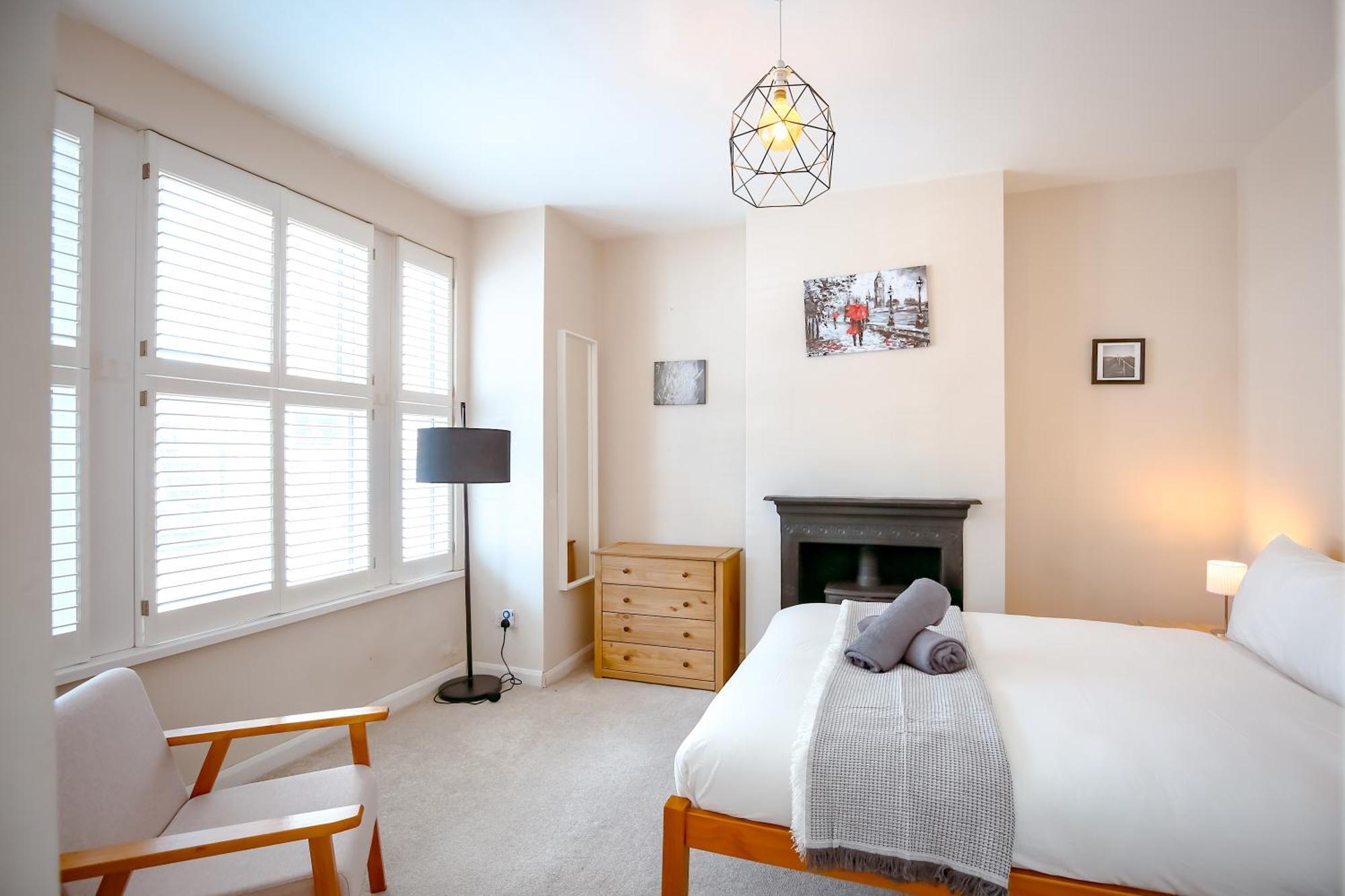 Holiday home Beautiful 4 Bedroom House With Separate Office & Garden *