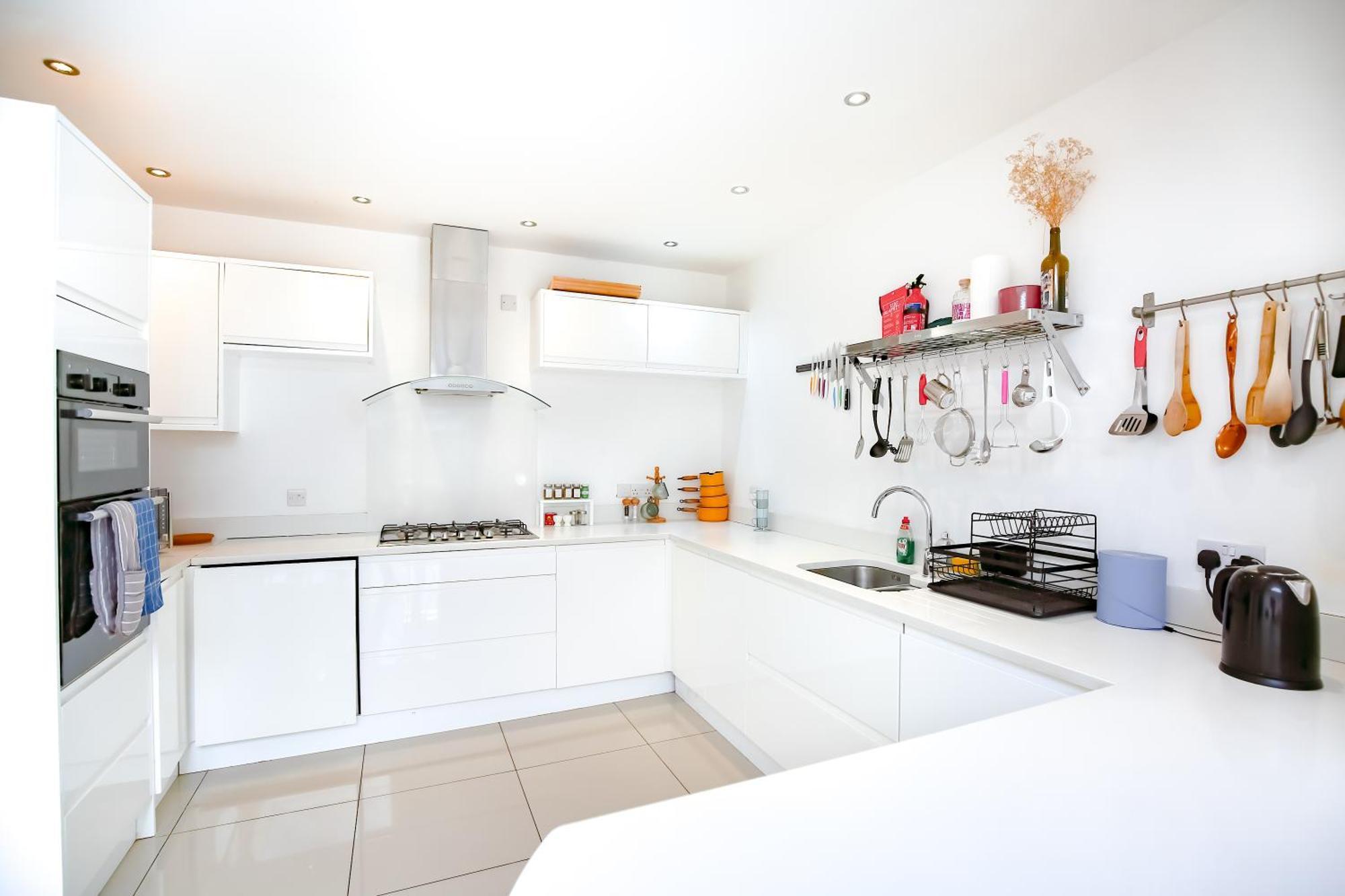 Beautiful 4 Bedroom House With Separate Office & Garden * London